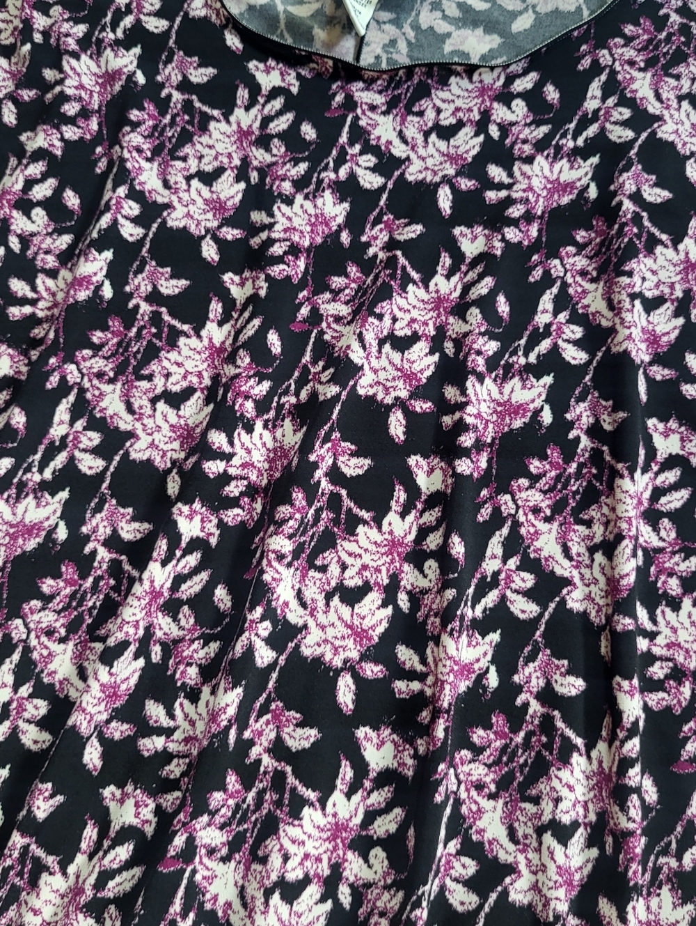 Max Studio Short Sleeved Top. Large - Picture 2 of 5